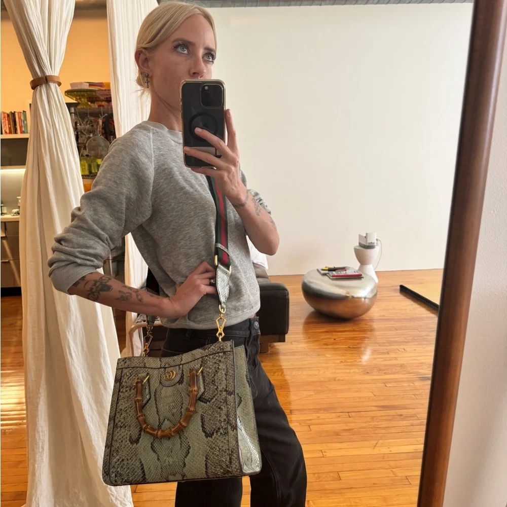 Authentic Gucci Small Diana in blue python - Picture 3 of 6